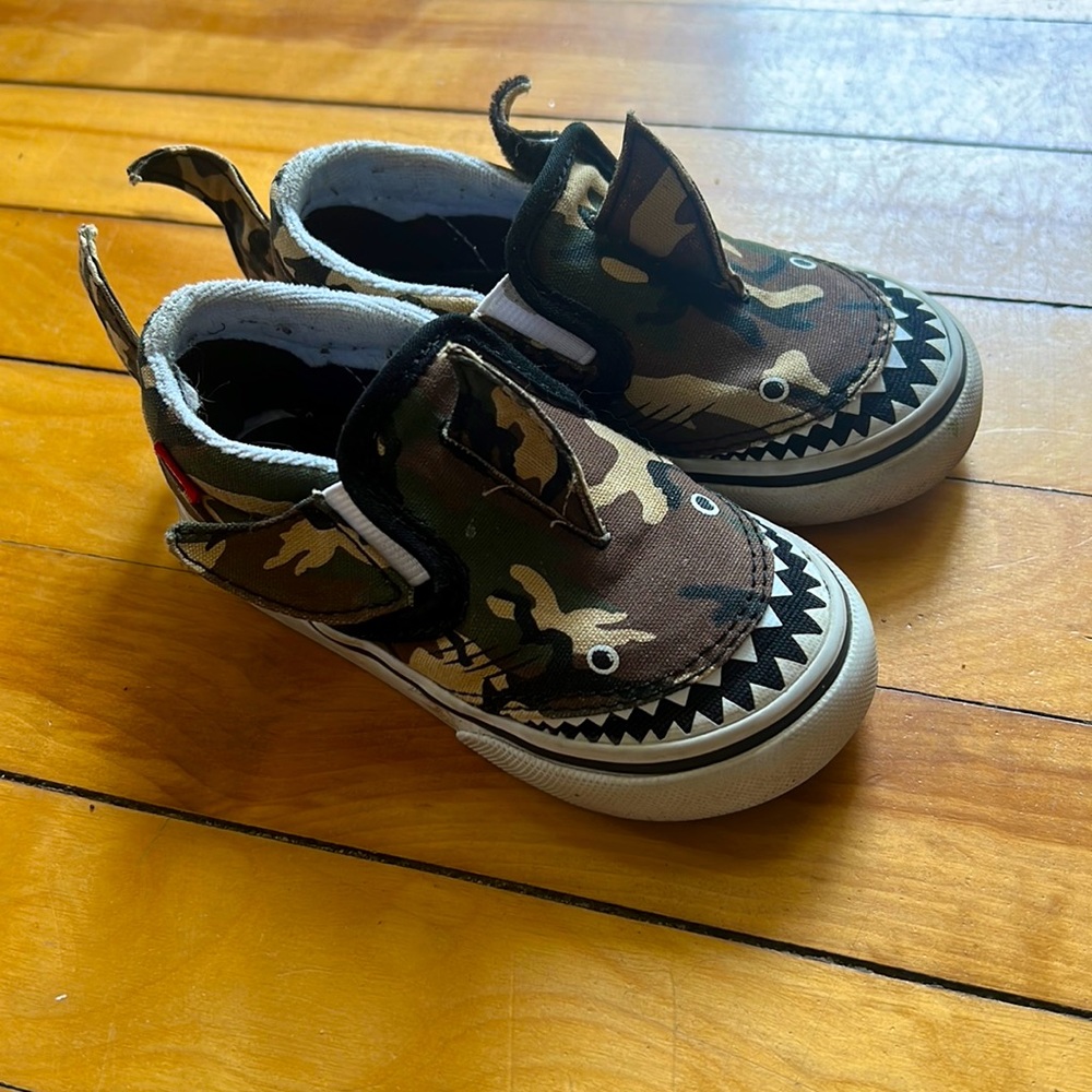 Vans Slip-On V Shark Skate Shoe - Baby / Toddler - Camo